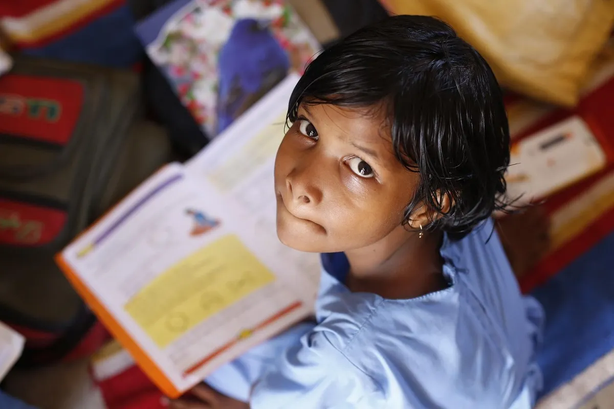 子供、乳幼児、女の子、学校、読書、学習、インド、貧困、子供、学校、学校、学校、学校、学校、読書、インド、貧困