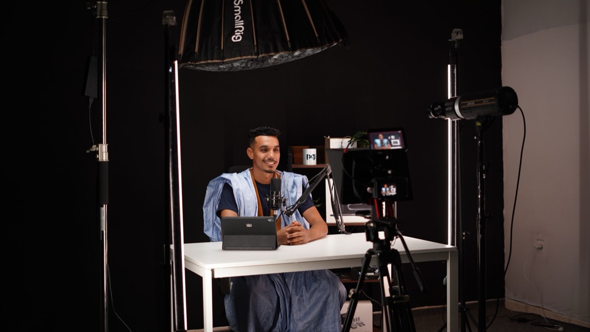 India-youtuber.com: Indian YouTuber in New York studio